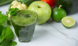 Resep Minuman Detox Bayam yang Kaya Akan Nutrisi! (ilustrasi: Freepik)