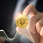 Populer di Pasar Saham, Ketahui Keuntungan dan Risiko Bitcoin! (ilustrasi: Freepik)