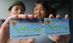 Ilustrasi: Pembuatan e-KTP di Disdukcapil Kota Cimahi jelang Pemilu 2024.