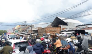 Situasi TPS Pasar Cicadas, Kota Bandung (Sadam Husen Soleh Ramdhani / JE)