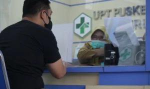 Pelaksanaan Perda Kesahatan Belum Maksimal, Nakes Masih Terbatas Pelayanan di UPT Puskesmas Cibiru, Kota Bandung. (Pandu Muslim/Jabar Ekspres)