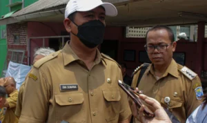 Sekda Kota Bandung, Ema Sumarna, saat ditanya soal Pemilu 2024.