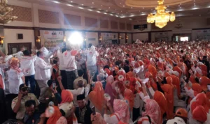 Kampanye Akbar di Kota Bogor, PKS Yakin AMIN Menang Telak di Jawa Barat Optimis AMIN: Para petinggi PKS Jabar dan Kota Bogor saat menyapa ribuan kader di Gedung Brajamustika Convention Center, Kota Bogor, Senin (5/2).