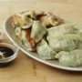 Resep Jiaozi, Hidangan Spesial Untuk Imlek, Dijamin Keluarga Suka! Ini dia resep dan cara membuat jiaozi/kuotie untuk Imlek. Foto: YouTube/Devina Hermawan