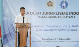 Ist. Pj Gubernur Jabar, Bey Triadi Machmudin saat berikan sambutannya di pembukaan Sekolah Jurnalisme Indonesia, Selasa (6/2). Foto. Humas Jabar.