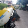 Truk Pengangkut Air Bersih Terguling ke Saluran Air di Jalan Cihanjuang, Pengemudi Alami Trauma Doc. Sebuah Truk Yang Mengangkut Air Bersih Mengalami Kecelakaan dan Terguling ke Saluran Air di Jalan Cihanjuang, Kabupaten Bandung Barat Perbatasan Cimahi-KBB (mong)