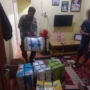 Anggota Polsek Pataruman Polres Banjar saat menyita puluhan botol berisi minuman keras (miras) berbagai jenis dari warung jamu, Rabu 7 Februari 2024.