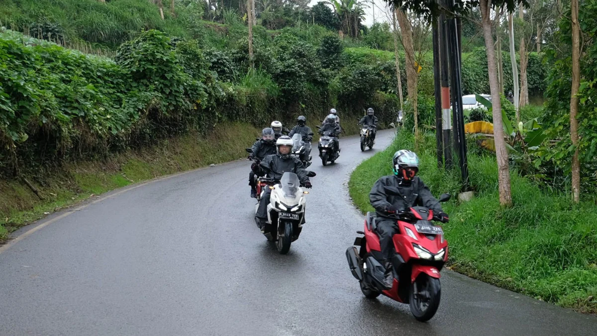 Tidak Hanya Jas Hujan, Inilah Perlengkapan Yang Wajib Digunakan Ketika Hujan