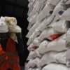 Harga Beras: Pekerja memikul beberapa karung beras di Gudang Bulog, Gedebage, Kota Bandung.