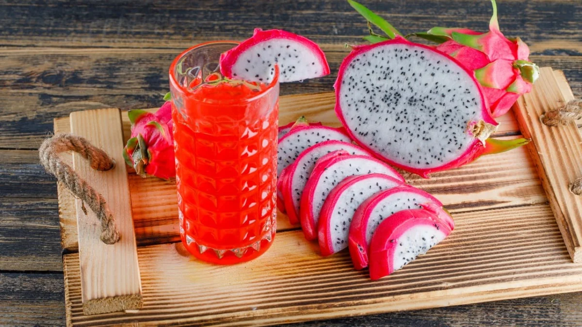 8 Manfaat Konsumsi Minuman Detox Berbahan Dasar Buah Naga! (ilustrasi: Freepik)
