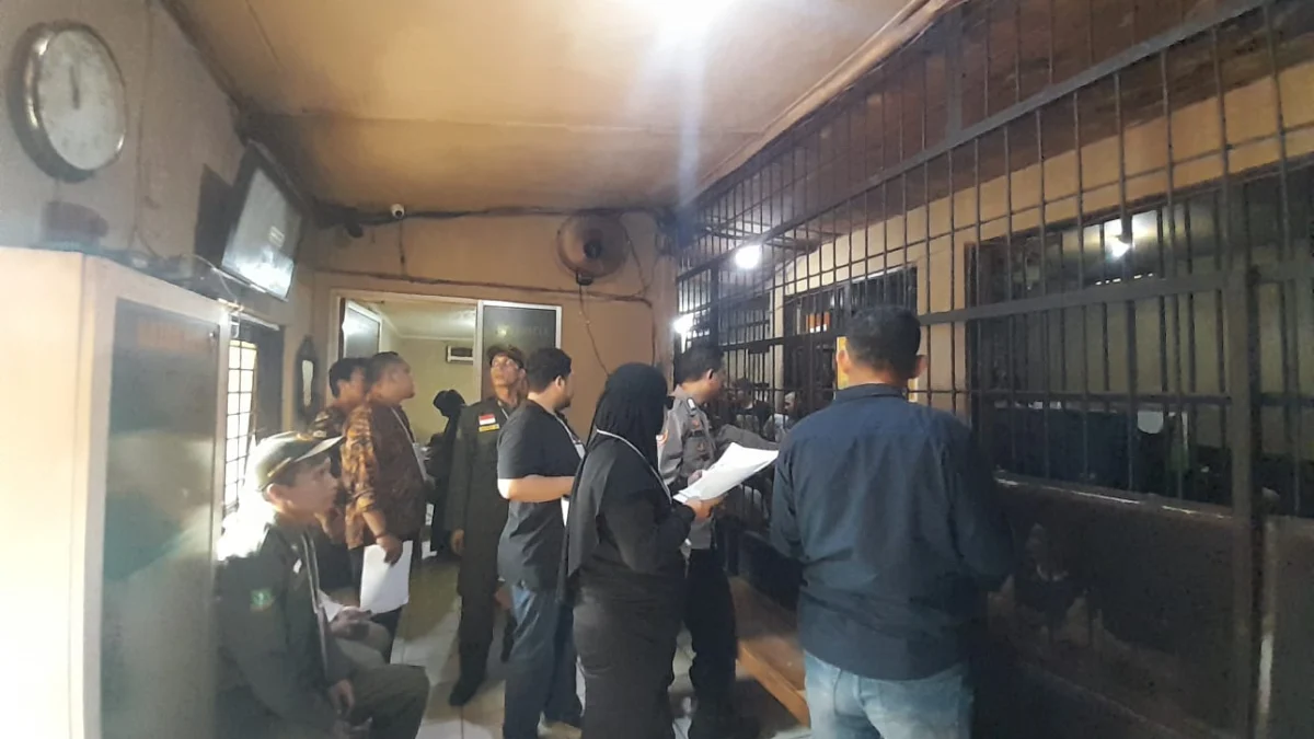 Menjemput Asa hingga ke Jeruji Besi Demi Gunakan Hak Pilih Pemilu 2024 Proses pencoblosan Pemilu 2024 di Rumah Tahanan Polres Sukabumi Kota.