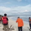 Tim SAR saat proses pencarian ABK asal Magelang yang hilang di perairan laut Sukabumi.