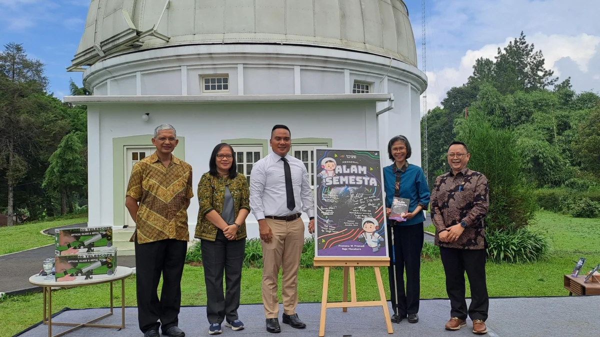 Gandeng Observatorium Bosscha, Penerbit Erlangga Luncurkan Buku Belajar Mengenal Alam Semesta
