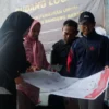Warga Cihampelas Endus Potensi Kecurangan Suara Caleg, Bawaslu KBB: Masih Kita Dalami! Bawaslu KBB saat memeriksa surat suara Pemilihan Legislatif (Pileg) di Ngamprah, Bandung Barat. Selasa (19/2). Foto Jabarekspres