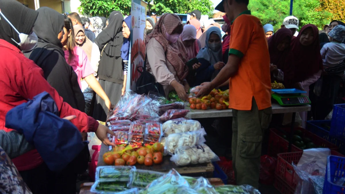 Gerakan pangan murah. Foto : Sandika Fadilah/Jabarekspres.com