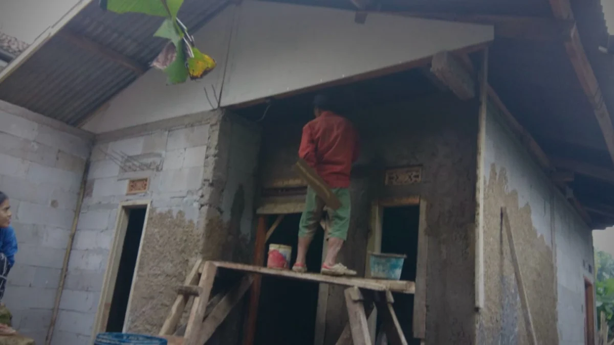 Rumah Sukiman berdiri kokoh, saat ini proses pembangunan baru mencapai 75 persen, Rabu (21/2).