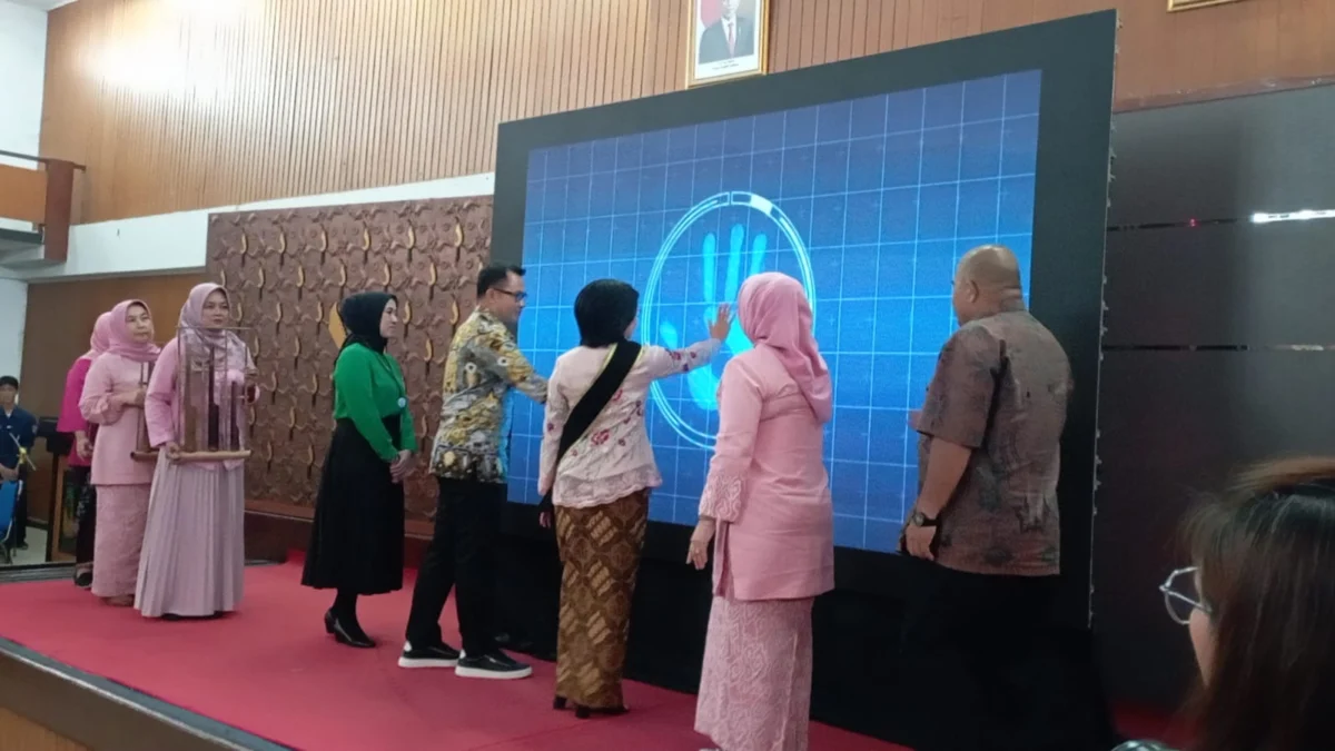 Pemprov Jabar resmi meng-Kick Off seluruh Kabupaten/Kota untuk menjadi daerah Layak Anak (KLA) di Indonesia di Gedung Sekoper Cinta, Jalan Turangga, Kota Bandung, Jumat (23/2).