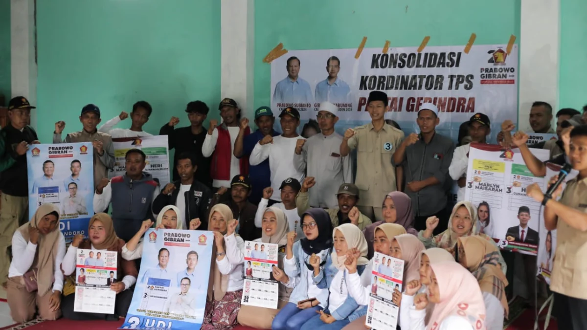 Heri Gunawan (coklat nomor 3) saat melakukan kampanye.