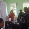 Suasana rapat pleno perhitungan suara Pemilu 2024 di PPK Ciawi, Kabupaten Bogor (25/2).