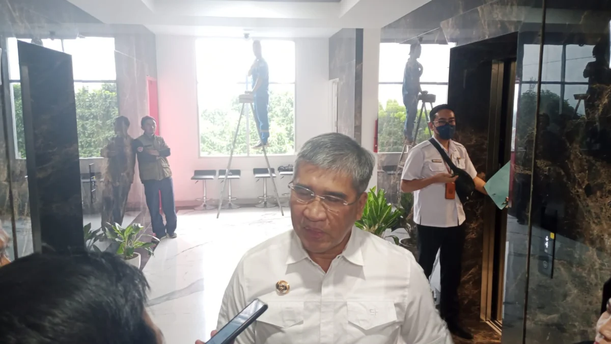 Peningkatan Pelayanan Publik Kota Cimahi, Masih Ada Dimensi yang Perlu Diperbaiki Doc. Pj Wali Kota Cimahi, Dicky Saromi Usai Membuka Acara Kick Off Pelayanan Publik di Gedung MPP Cimahi (mong)