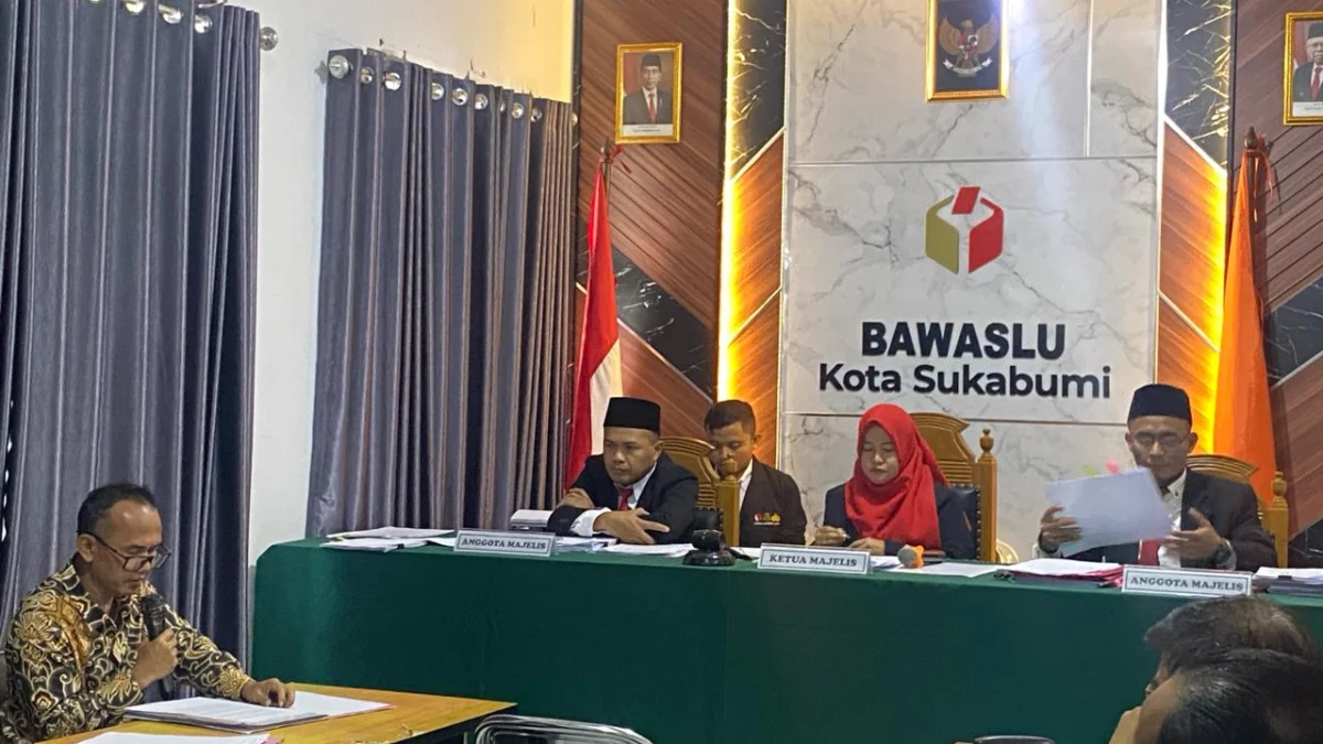 Rekapitulasi Tingkat Kota Belum Mulai, Bawaslu Kota Sukabumi Periksa Laporan Dugaan Pelanggaran Pemilu Bawaslu Kota Sukabumi. Riki Achmad/ Jabar Ekspres