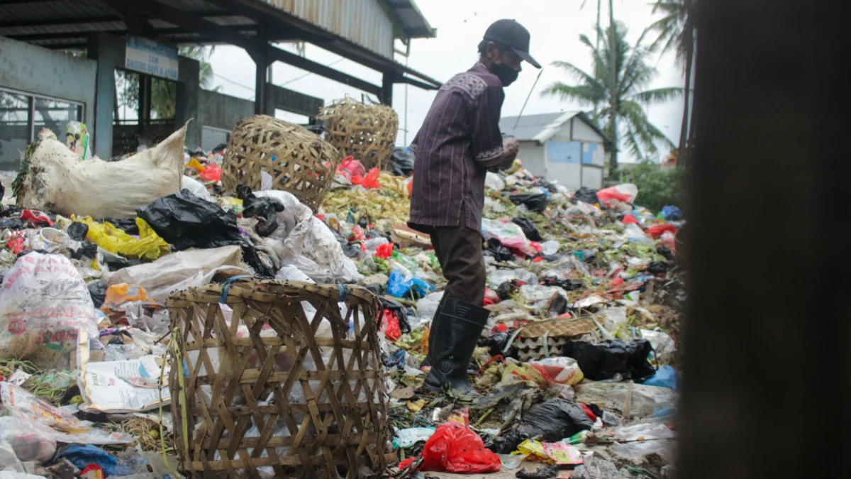Sampah Masih Jadi Masalah Bagi Kabupaten Bandung Ilustrasi: Tumpukan sampah di Pasar Sehat Cileunyi, Kabupaten Bandung. (Pandu Muslim/Jabar Ekspres)