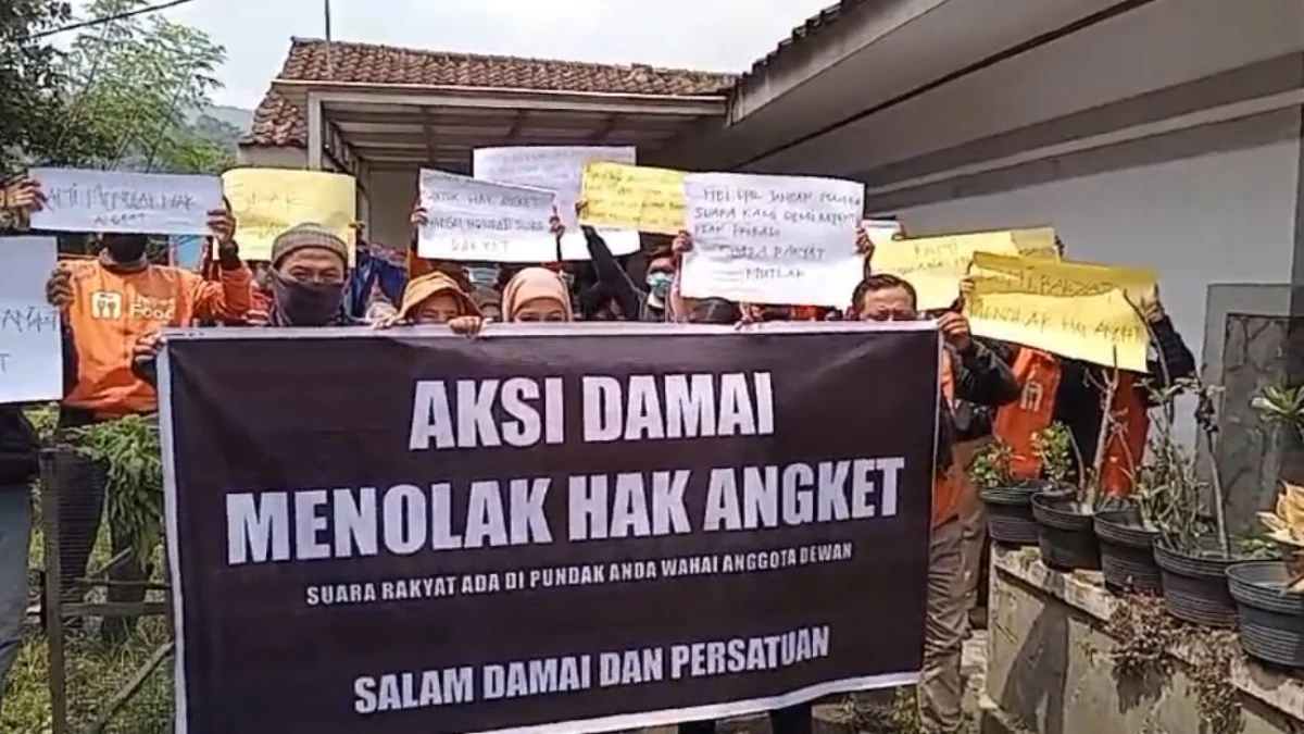 Puluhan Driver Ojek Online Gelar Aksi Penolakan Hak Angket Pemilu 2024 Puluhan Driver Online Gelar Aksi Penolakan Hak Angket Pemilu 2024. Foto Istimewa
