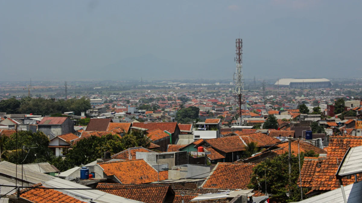 Kawasan padat penduduk di wilayah Kota Bandung. (Pandu Muslim/Jabar Ekspres)
