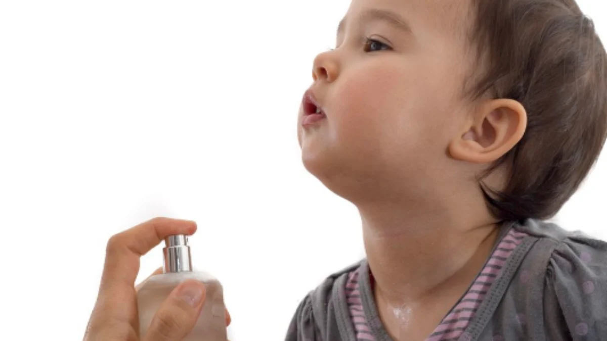 10 Rekomendasi Minyak Wangi Bayi yang Tahan Lama 10 Rekomendasi Minyak Wangi Bayi yang Tahan Lama