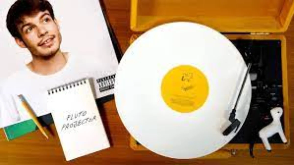 Lirik Lagu Pluto Projector – Rex Orange County, Makna Tentang Pertumbuhan Diri