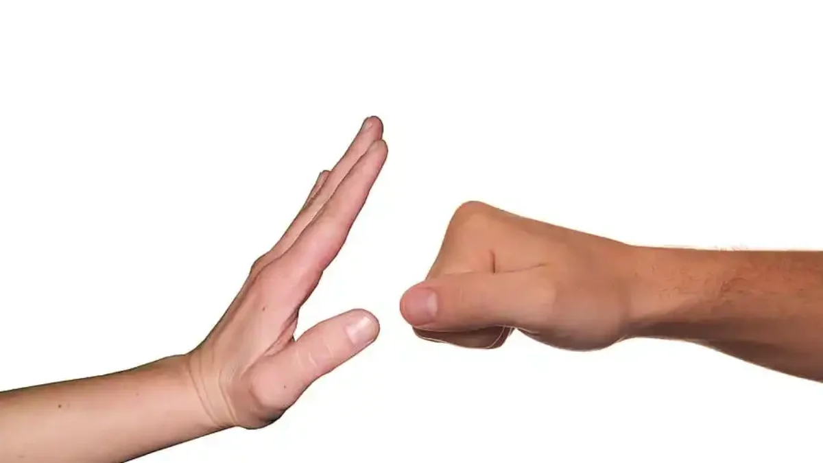 Seorang Anak Tega Aniaya Orang Tuanya Karena Debat Capres Seorang Anak Tega Aniaya Orang Tuanya Karena Debat Capres