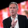 Kisah Inspiratif: Howard Schultz, Mantan CEO Starbucks yang Sukses dari Keluarga Miskin