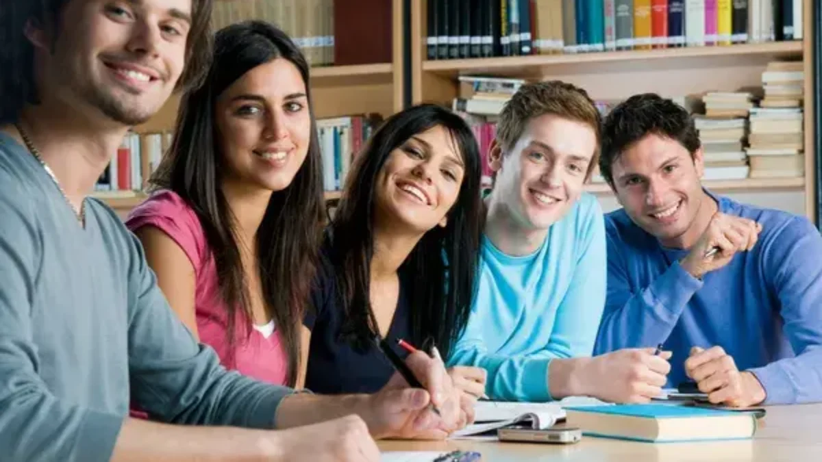 5 Pekerjaan yang Sangat Cocok bagi Mahasiswa untuk Mendapatkan Penghasilan Tambahan