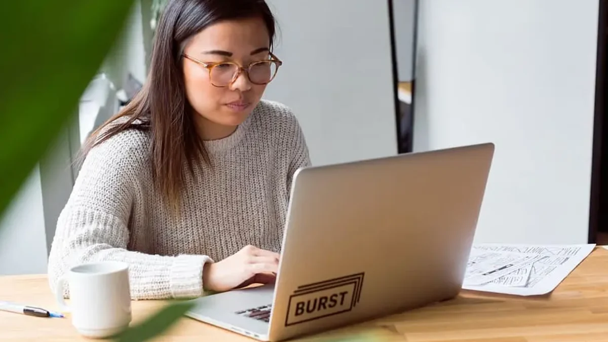 5 Tips Menghasilkan Uang secara Online Jika Kamu Merupakan Seorang Editor Video, Peluang Emas Ada di Depan Mata!