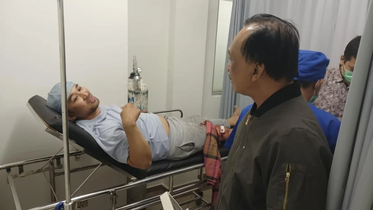 Bengis! Begal Bacok Warga saat Pesan Siomay, Motor Korban Raib Dicuri korban pembacokan di Bogor
