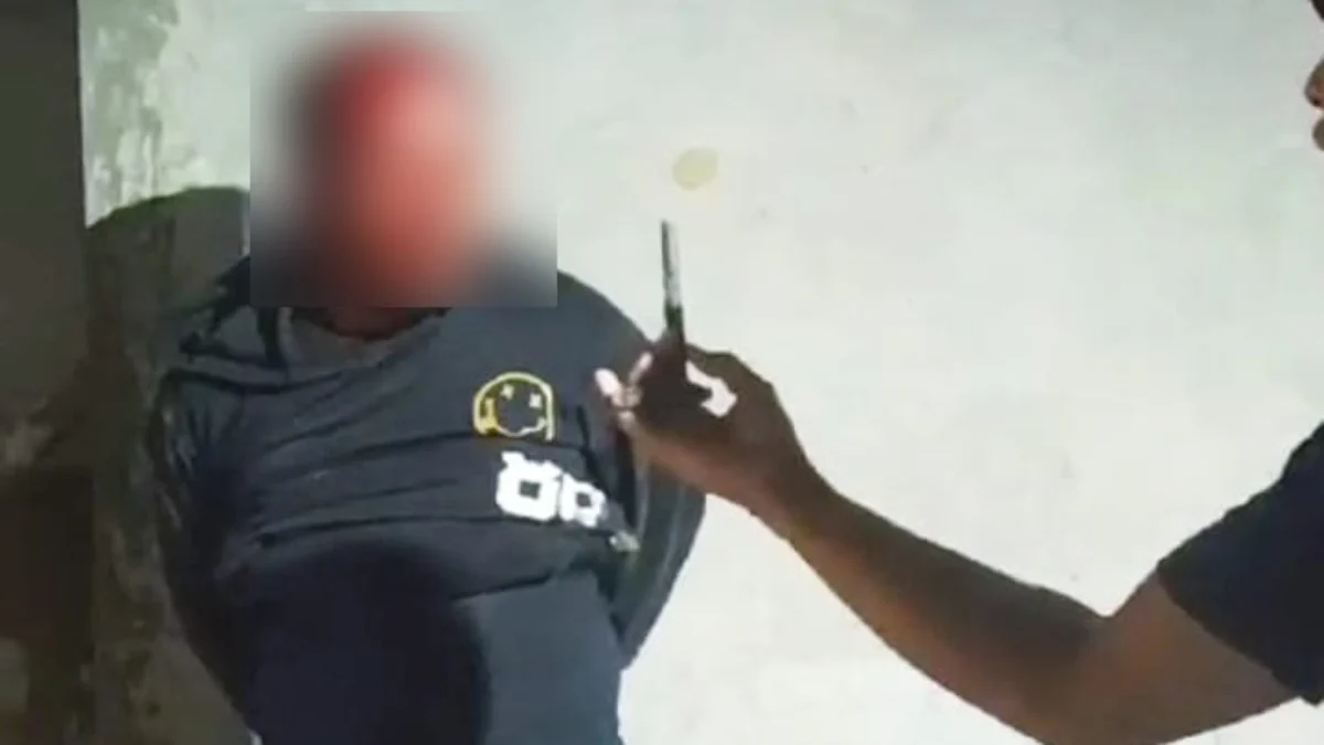 Diamuk Massa, Maling Motor di Bogor Dilaporkan Tewas Detik-detik pelaku pencurian motor di Kecamatan Bogor Selatan, Kota Bogor diamuk massa. (Yudha Prananda / Tangkapan Layar Video)