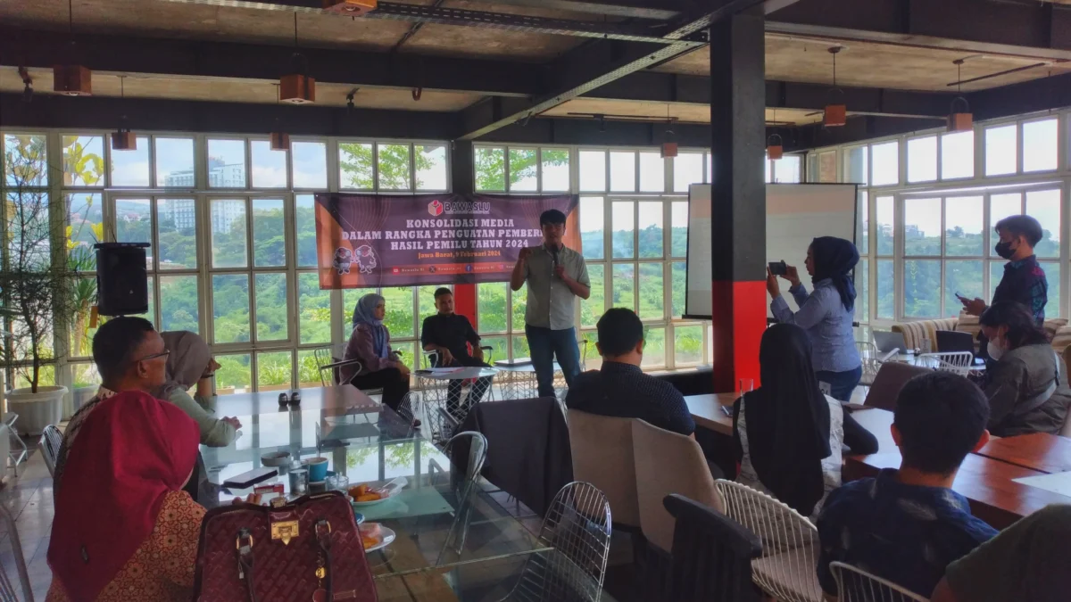 Sejumlah lembaga pemantau ikut menyatukan langkah dengan Bawaslu guna awasi proses pemungutan suara pemilu.