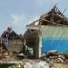 Potret rumah rusak akibat angin tornado di Rancaekek/Foto: Sadam/Jabar Ekspres/