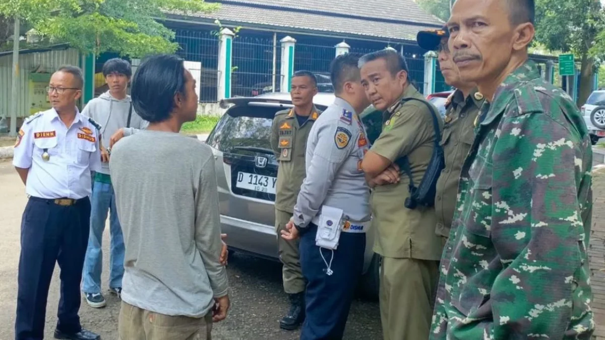 Satpol PP bersama Dishub Kabupaten Bandung berhasil menangkap pelaku pungutan liar (Pungli) di Komplek Pemkab Bandung. Foto Istimewa