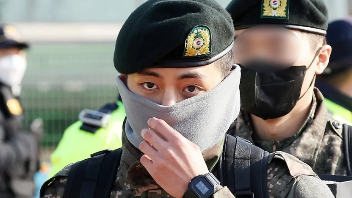 Penampakan beberapa foto terbaru V BTS saat akan menjalankan tugas, menjadi kabar terbaru member bangtan tersebut.