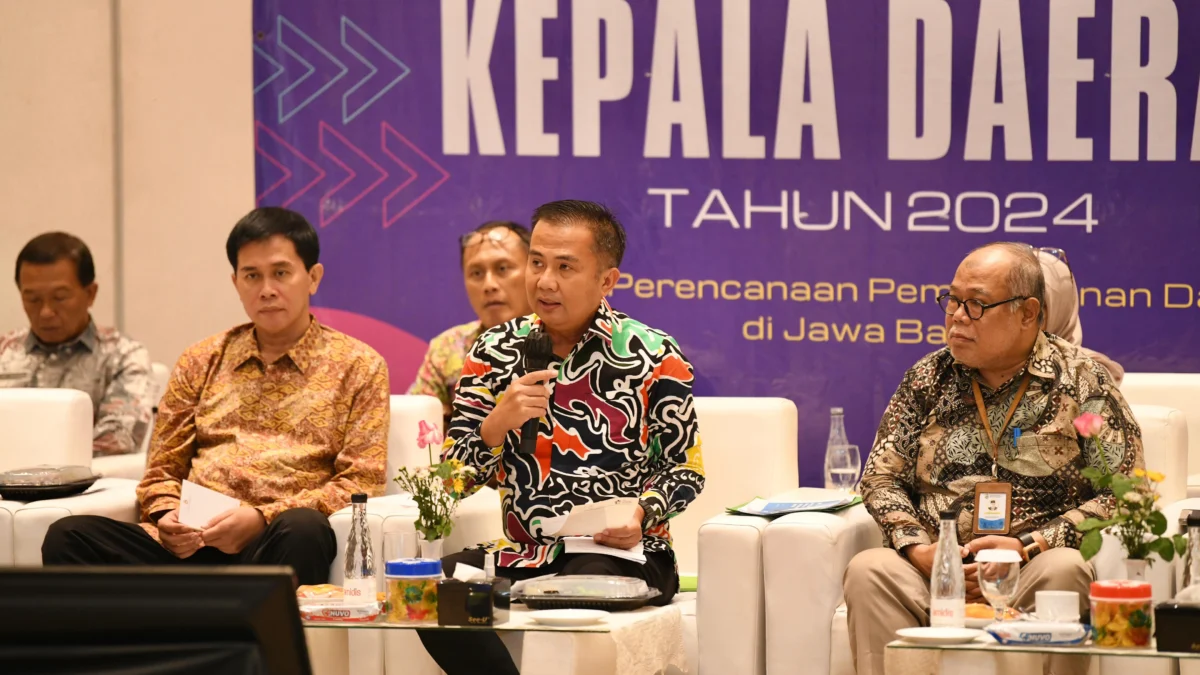 Bey Machmudin Instruksikan Rumah Sakit Antisipasi Peningkatan Kasus DBD Pj Gubernur Jawa Barat Bey Machmudin
