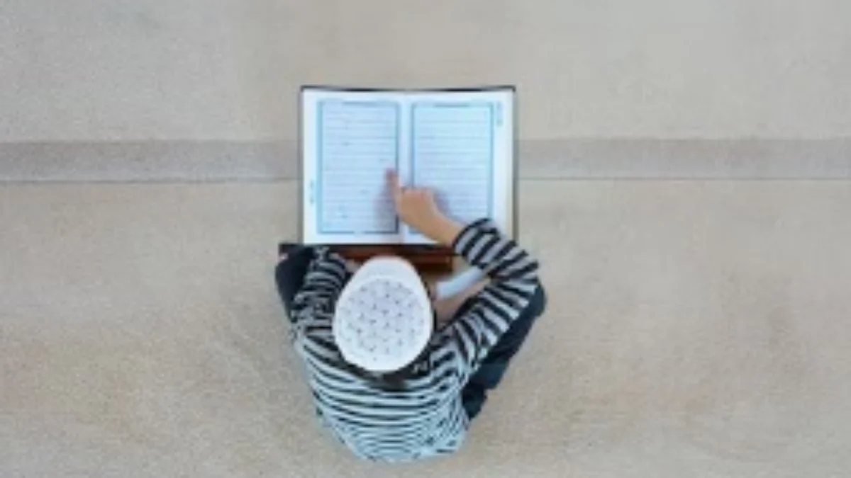 Ramadhan Dari Hari ke Hari, TIGA, Tingkatkan Ilmu iringi Gerak Amal ILUSTRASI: Belajar Ilmu dan memperbanyak amal di Bulan Ramadan