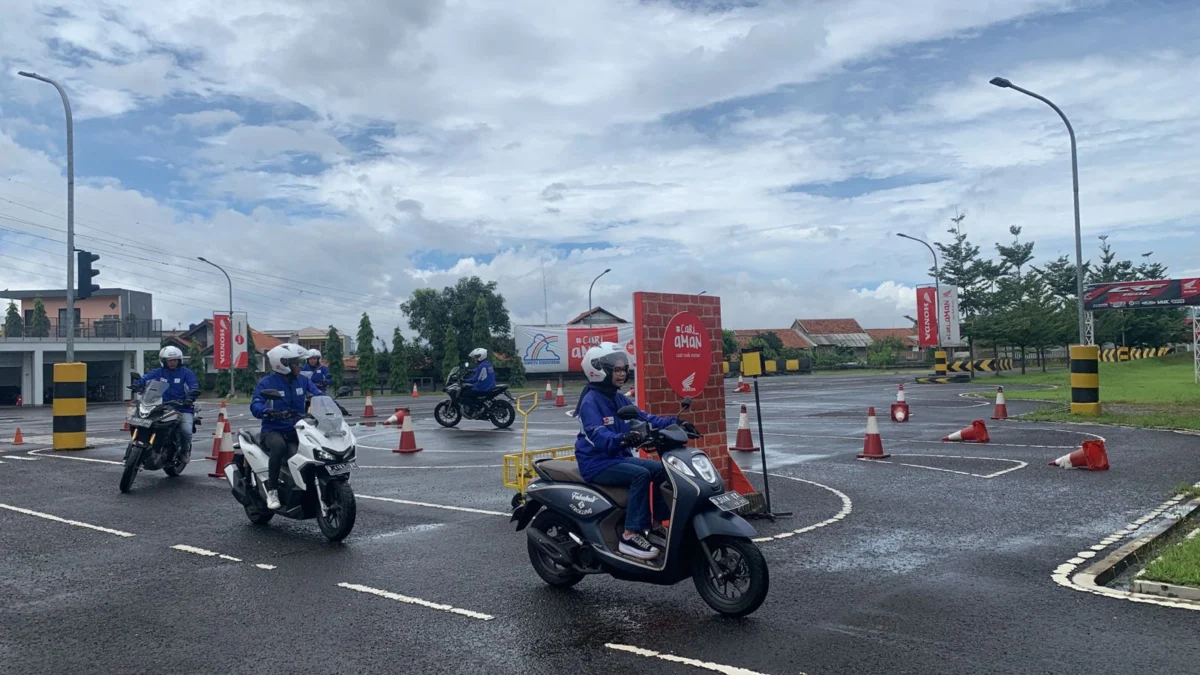 Cara menjaga jarak aman sesuai dengan peraturan kementria perhubungan