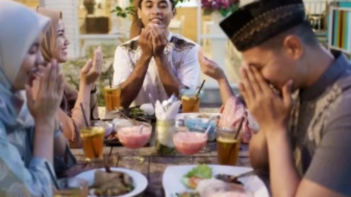 ILUSTRASI urutan doa buka puasa yang benar. (freepik)