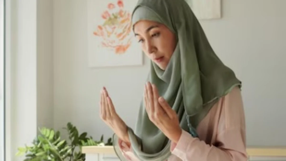 ILUSTRASI Membaca sholawat Adhimiyah untuk mendapatkan Syafaat Rosulullah. (Freepik)