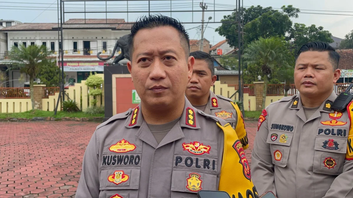 Kapolresta Bandung Kombes Pol Kusworo Wibowo saat dimintai keterangan di Mapolresta Bandung, Soreang. Foto Agi Jabar Ekspres