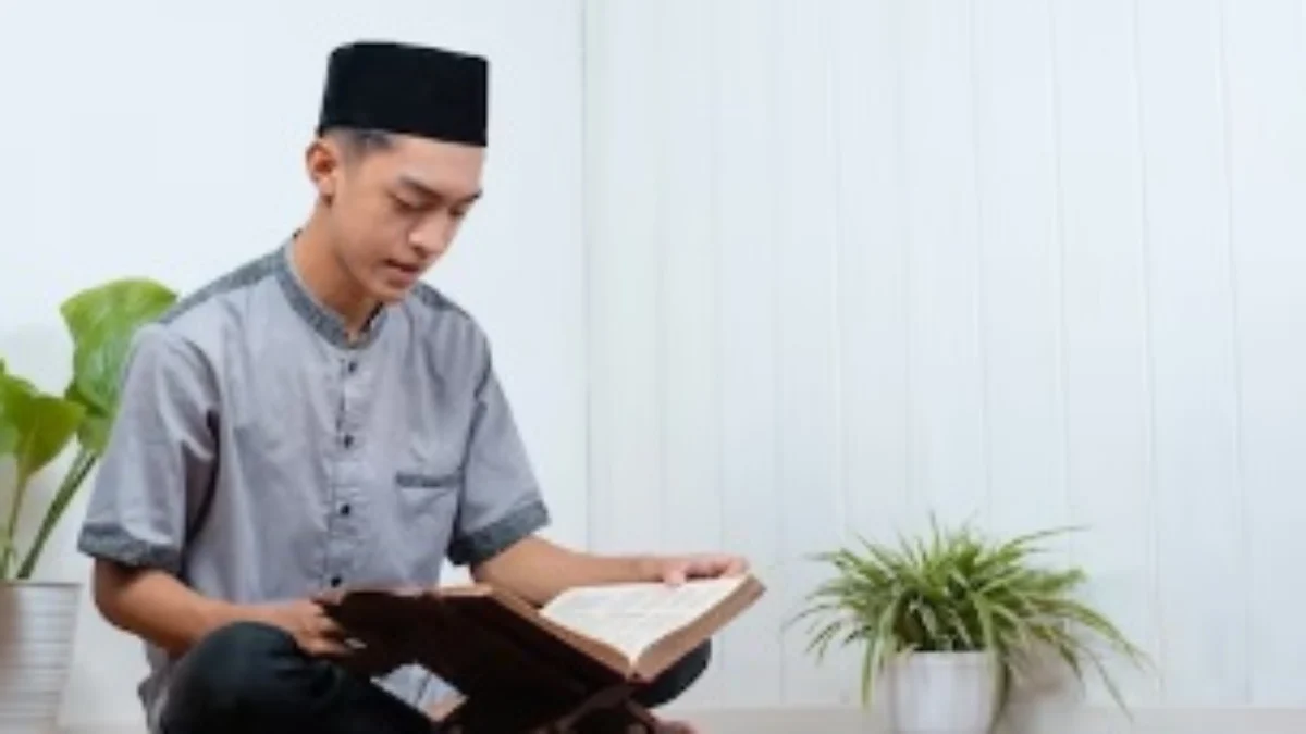ILUSTRASI Muslim yang Itiqomah menjalankan ibadah. (freepik)