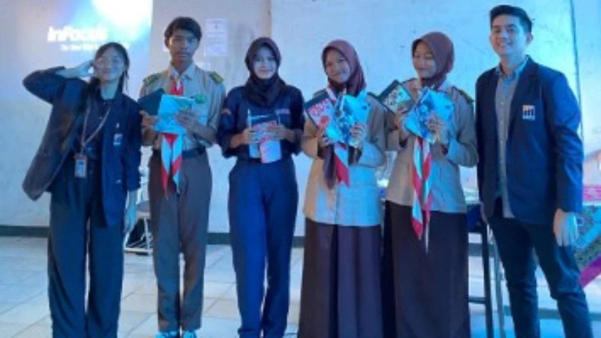 Mengenalkan Penggunaan Media Sosial bagi Siswa SMKS PGRI Jatiwangi Majalengka Literasi digital penggunaan media sosial yang aman bagi siswa. (ist)
