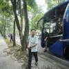 Bey Machmudin Ngantor ke Gedung Sate Naik Bus Bersama Pegawai