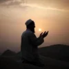 Menyambut Malam Lailatul Qadar, Ini Doa Qunut Witir yang Penuh Keberkahan di Separuh Ramadan